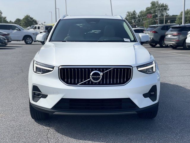 2023 Volvo XC40 Plus Bright Theme