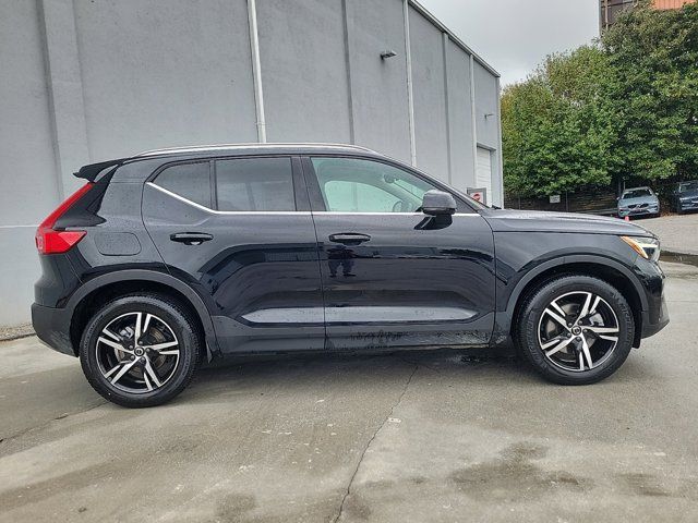 2023 Volvo XC40 Plus Bright Theme