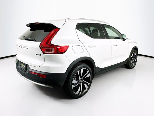 2023 Volvo XC40 Plus Bright Theme