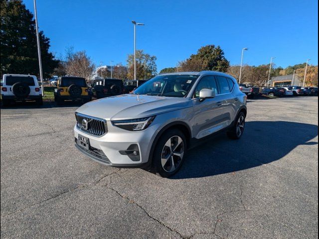 2023 Volvo XC40 Plus Bright Theme