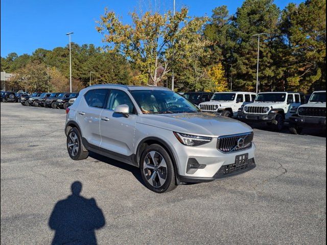 2023 Volvo XC40 Plus Bright Theme