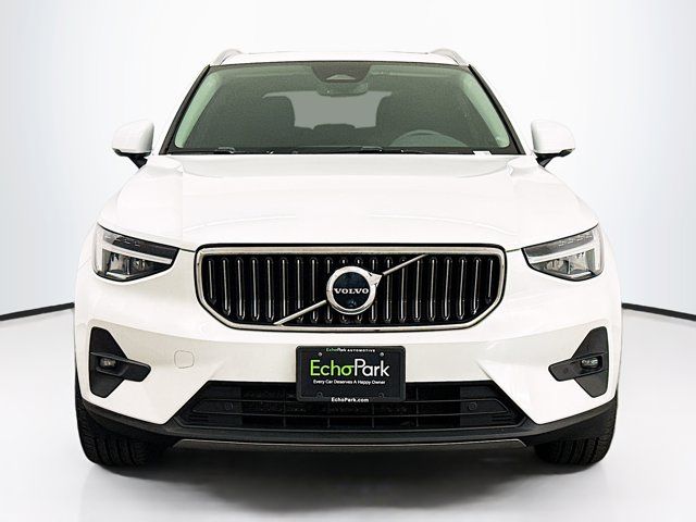 2023 Volvo XC40 Plus Bright Theme