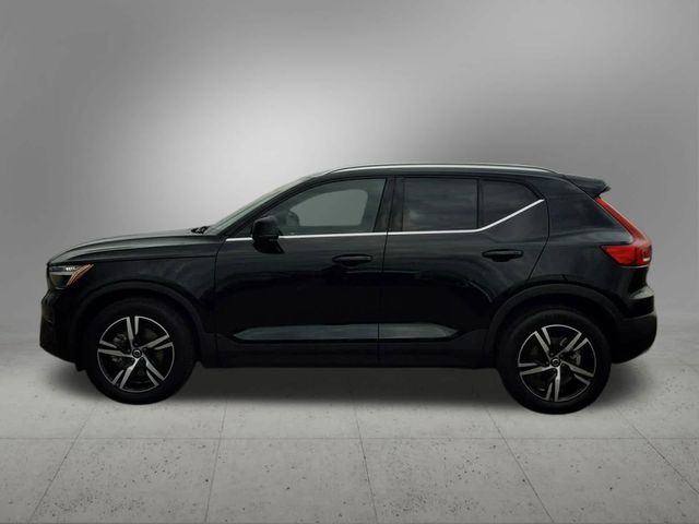 2023 Volvo XC40 Plus Bright Theme