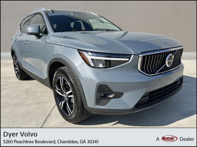 2023 Volvo XC40 Plus Bright Theme