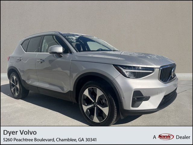 2023 Volvo XC40 Plus Bright Theme