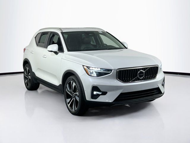 2023 Volvo XC40 Plus Bright Theme