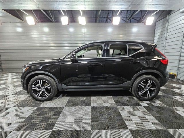 2023 Volvo XC40 Plus Bright Theme