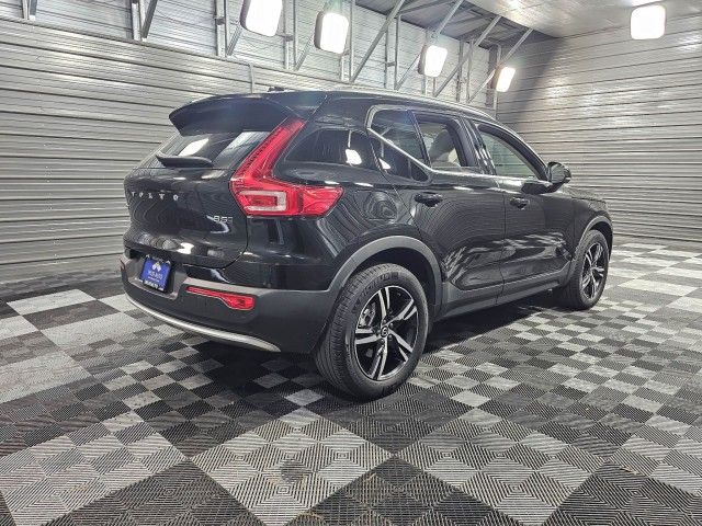 2023 Volvo XC40 Plus Bright Theme