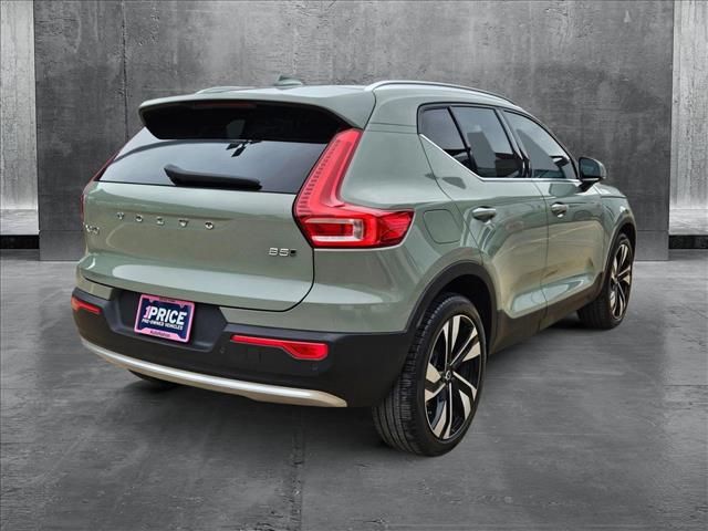 2023 Volvo XC40 Plus Bright Theme