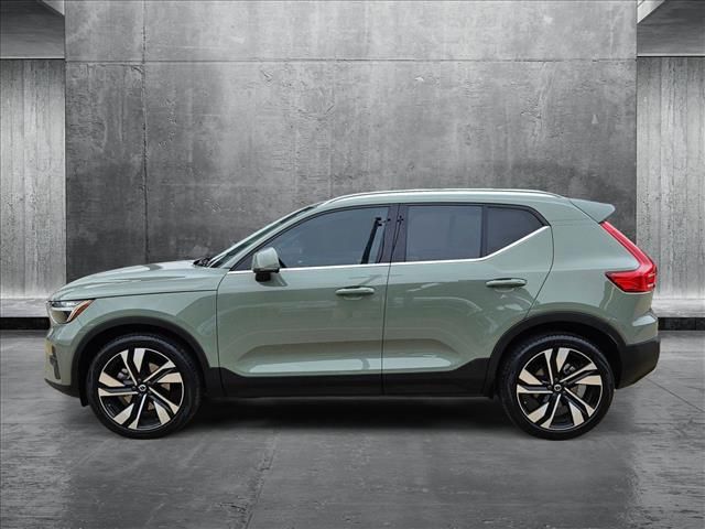 2023 Volvo XC40 Plus Bright Theme