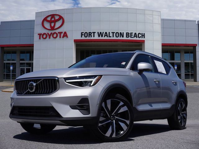 2023 Volvo XC40 Plus Bright Theme