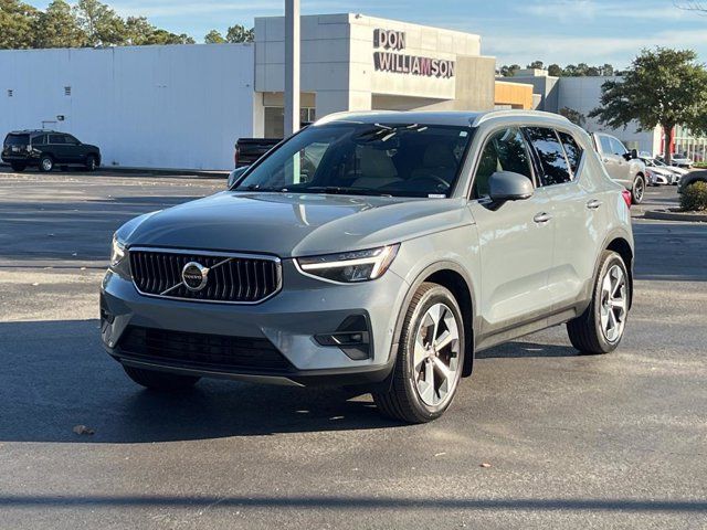 2023 Volvo XC40 Plus Bright Theme