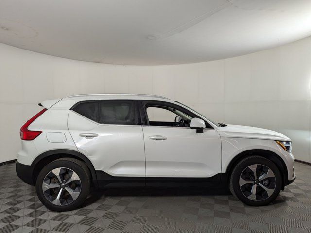 2023 Volvo XC40 Plus Bright Theme