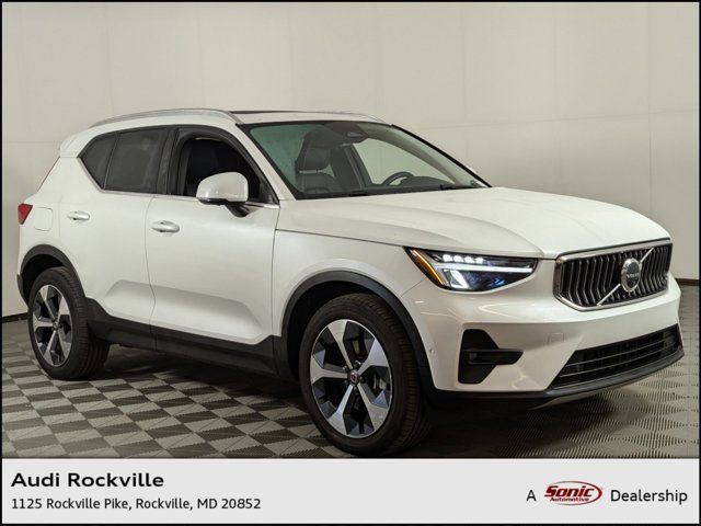 2023 Volvo XC40 Plus Bright Theme