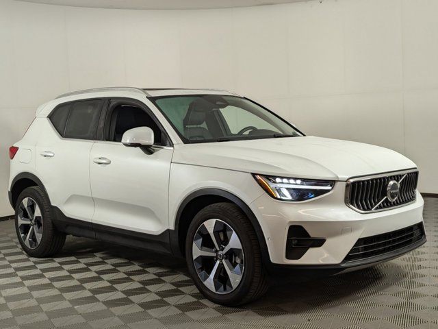 2023 Volvo XC40 Plus Bright Theme