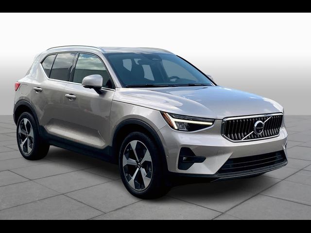 2023 Volvo XC40 Plus Bright Theme