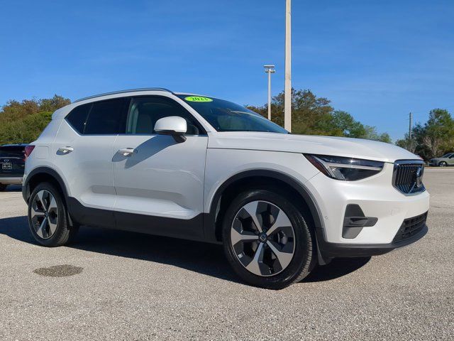 2023 Volvo XC40 Plus Bright Theme