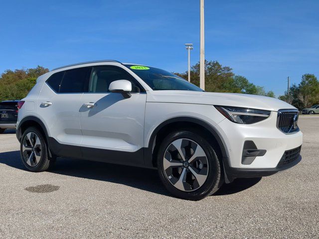 2023 Volvo XC40 Plus Bright Theme