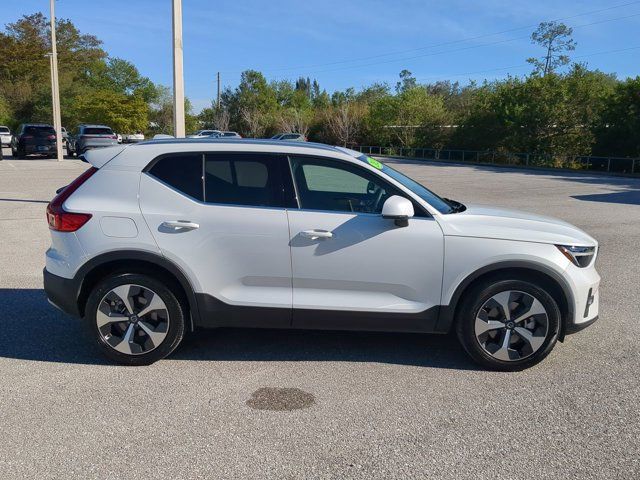 2023 Volvo XC40 Plus Bright Theme