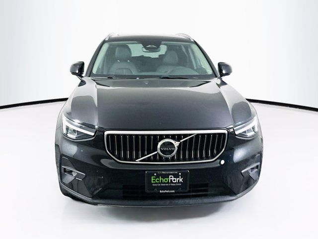 2023 Volvo XC40 Plus Bright Theme