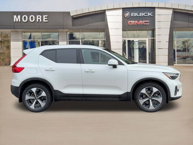 2023 Volvo XC40 Plus Bright Theme