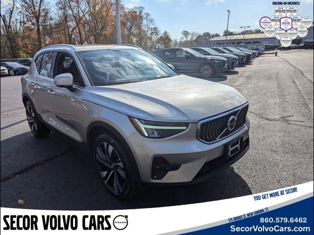 2023 Volvo XC40 Plus Bright Theme