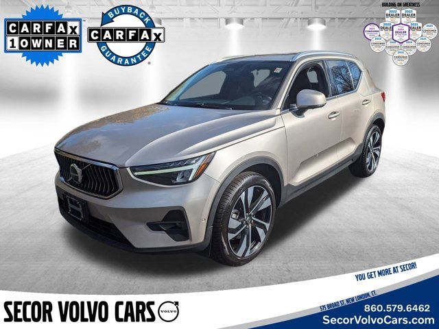 2023 Volvo XC40 Plus Bright Theme