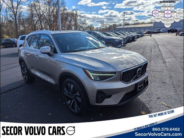 2023 Volvo XC40 Plus Bright Theme