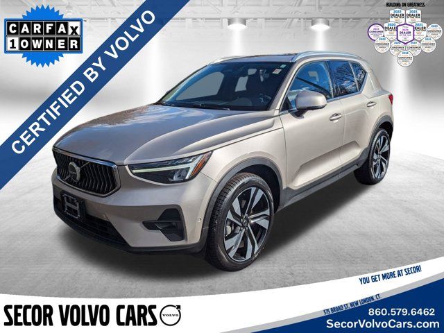 2023 Volvo XC40 Plus Bright Theme