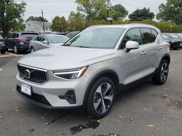 2023 Volvo XC40 Plus Bright Theme