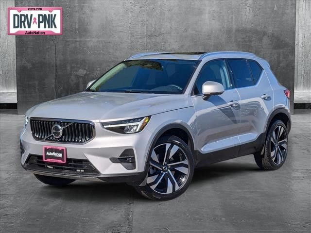 2023 Volvo XC40 Plus Bright Theme