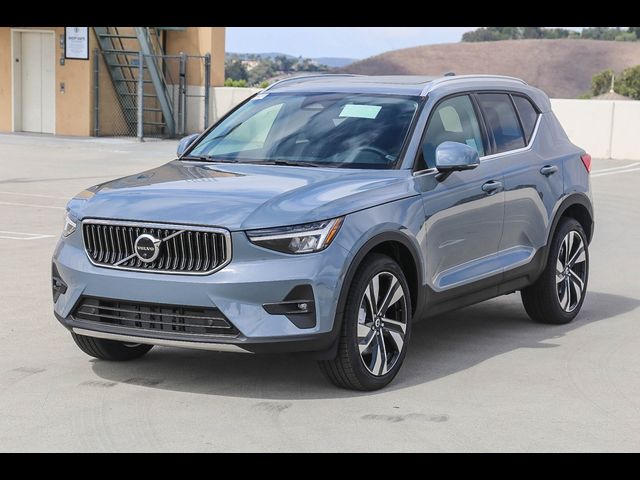 2023 Volvo XC40 Plus Bright Theme