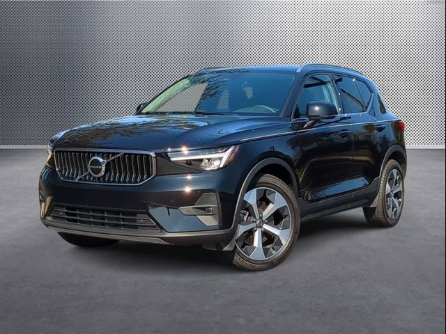 2023 Volvo XC40 Plus Bright Theme