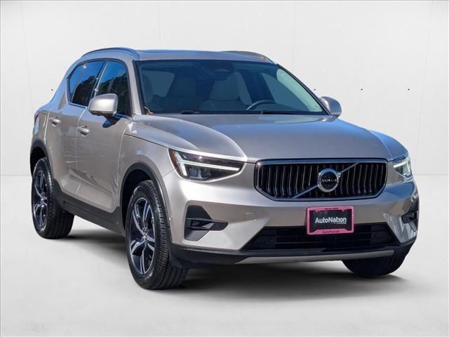 2023 Volvo XC40 Plus Bright Theme