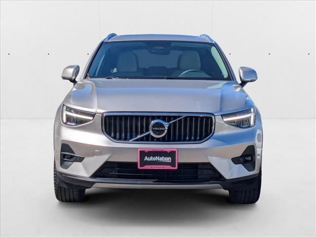 2023 Volvo XC40 Plus Bright Theme