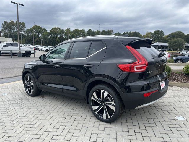 2023 Volvo XC40 Plus Bright Theme