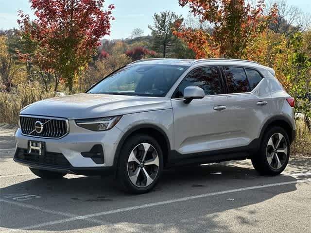 2023 Volvo XC40 Plus Bright Theme