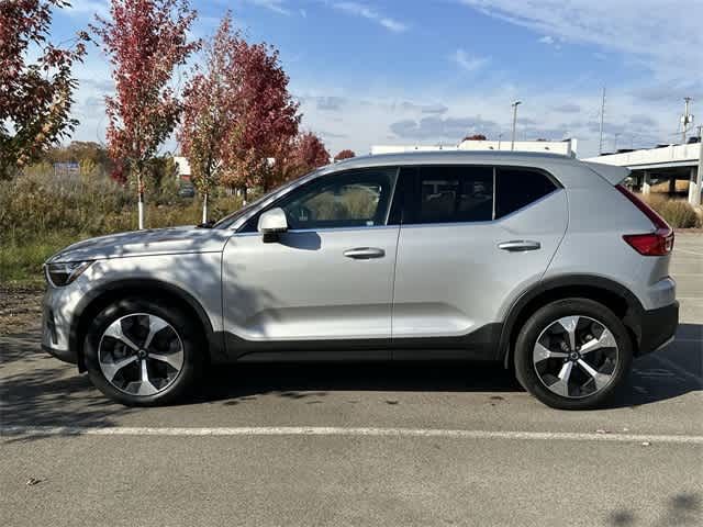 2023 Volvo XC40 Plus Bright Theme