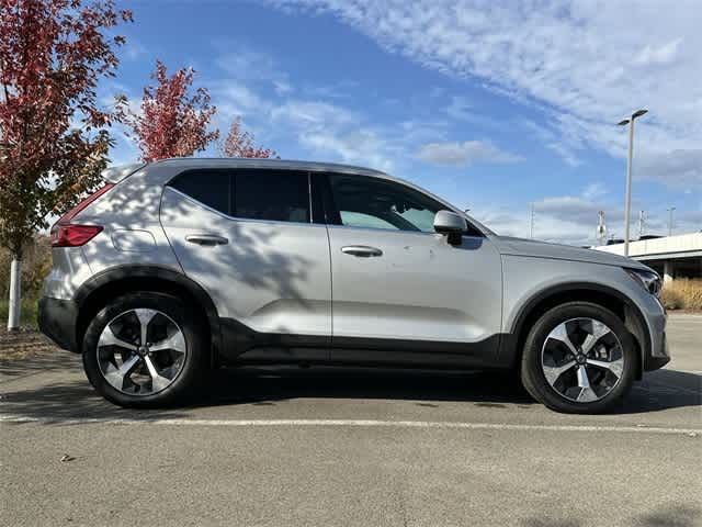 2023 Volvo XC40 Plus Bright Theme