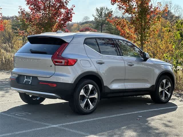 2023 Volvo XC40 Plus Bright Theme