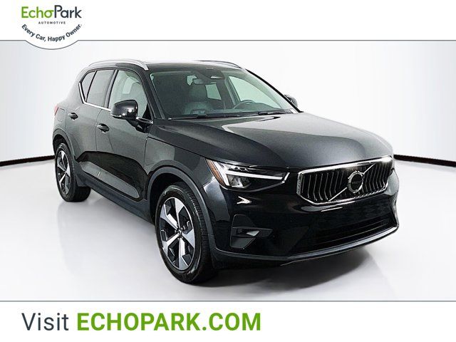 2023 Volvo XC40 Plus Bright Theme