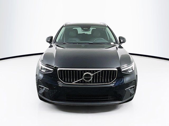 2023 Volvo XC40 Plus Bright Theme