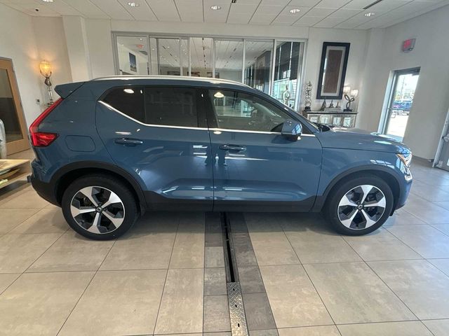 2023 Volvo XC40 Plus Bright Theme