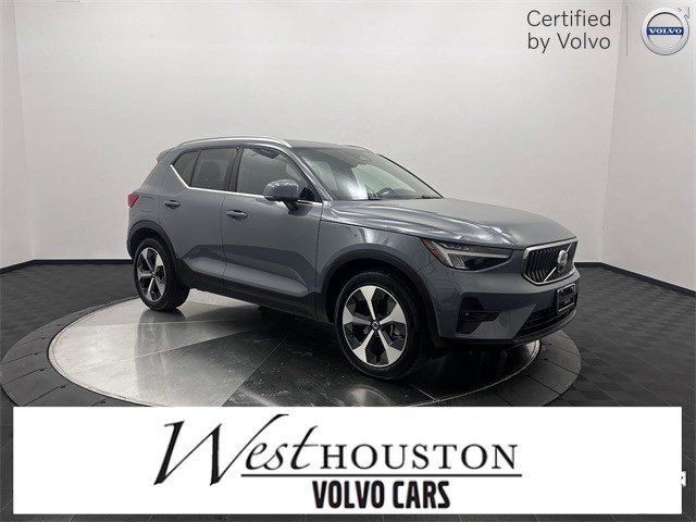 2023 Volvo XC40 Plus Bright Theme