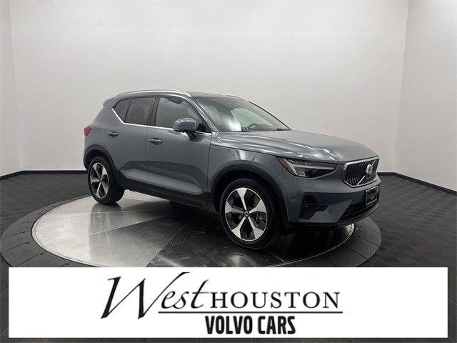 2023 Volvo XC40 Plus Bright Theme