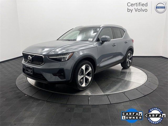 2023 Volvo XC40 Plus Bright Theme