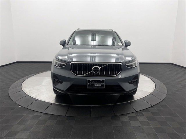 2023 Volvo XC40 Plus Bright Theme