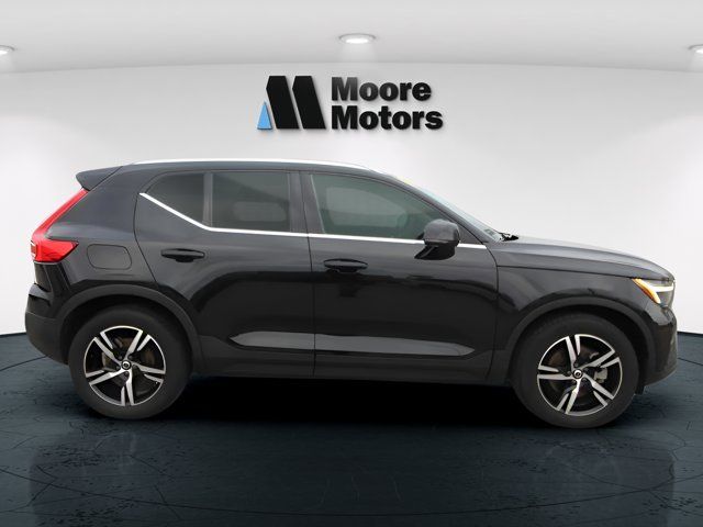 2023 Volvo XC40 Plus Bright Theme