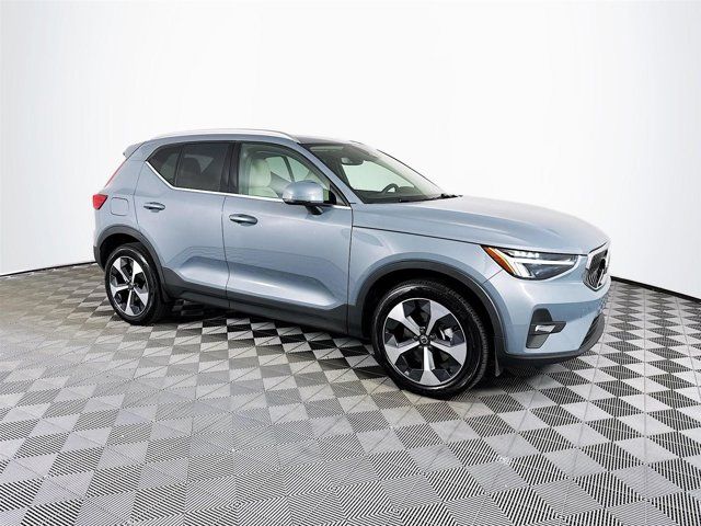 2023 Volvo XC40 Plus Bright Theme