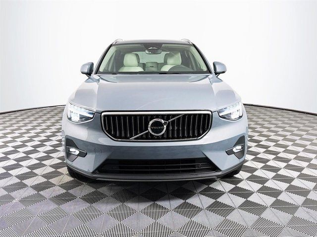 2023 Volvo XC40 Plus Bright Theme